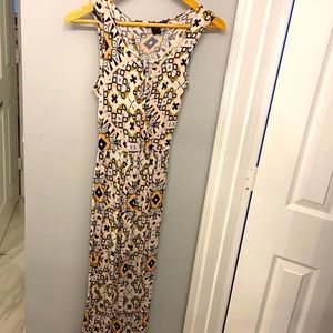 French connection long casual dress with pink Black and Tan colors. Gorgeous.